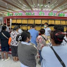 ประชาชนแห่ซื้อ-ขายทองเยาวราช หลังเปิดตลาดร่วงแรง 1,550 บาท คิวแน่นตั้งแต่เช้า