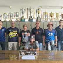 พังงา-ชุดสืบสวนสภ.ตะกั่วทุ่งร่วมกับผู้ใหญ่บ้าน บุกจับผู้ต้องหาตามหมายจับคดียาเสพติด พร้อมรวบหญิงสาวในบ้านเดียวกัน พบยาบ้าและเล่นพนันออนไลน์