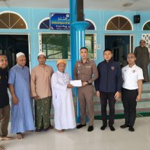 สารวัตรด่านตรวจคนเข้าเมืองเบตง มอบอินทผลัมและทุนให้คณะกรรมการมัสยิดอัสซุนนะฮ์ดำเนินกิจกรรมในเดือนรอมฎอน อันประเสริฐ