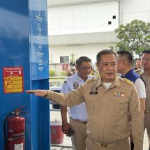 ปทุมธานี ผู้ว่าปทุมฯพร้อมหน่วยงานลงพื้นที่ตรวจสอบปั๊มน้ำมันในเขตคลองหลวงหลังพบประชาชนผู้ใช้รถขาดแคลนน้ำมัน