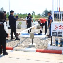 กาญจนบุรี – เริ่มขาดแคลนจากรถส่งน้ำมันมาไม่ทันการรับบริการของประชาชน พลังงานจังหวัดวอนประชาชนอย่าตื่นตระหนกจะทำให้การบริหารจัดการน้ำมันในพื้นที่ไม่นิ่ง!