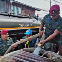 ลพบุรี ทหารรบพิเศษออกแจกจ่ายน้ำสะอาดให้ประชาชนประสบภัยแล้ง