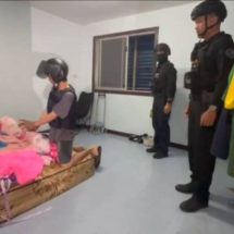 หวิดรุมประชาทัณฑ์! คุมตัว “บักต้อม” ทำแผนหั่นศพแฟนสาว ชาวบ้านแห่สาบแช่ง-โจ๋ลายสักบุกชาร์จขู่เจอกันข้างใน