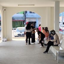 พังงา ผู้ประกอบการเรือข้ามฟาก บ้านน้ำเค็ม เกาะคอเขา แบกทุนอ่วมหลังน้ำมันพุ่งเกือบ 40 บาท แถมเจอปัญหาน้ำมันขาดช่วงและมาตรการจำกัดการเติมใส่แกลลอน แต่ยังใจถึงไม่ปรับขึ้นค่าโดยสารกับประชาชนและนักท่องเที่ยวหวั่นกระทบผู้โดยสารในระยะยาวหากภาครัฐไร้มาตรการเยียวย