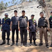 อำเภอเบตงลงพื้นที่ตรวจสอบหลังสื่อสังคมออนไลน์ โพสต์ผู้ใช้รถใช้ถนนนเดือดร้อนรถยางแบนหลายคัน จากการดำเนินการก่อสร้างขยายถนน ช่วงหลักกิโลเมตรที่ 32 ต.อัยเยอร์เวง อ.เบตง จ.ยะลา