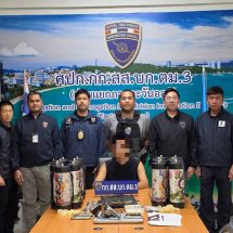 ทลายรังลับมังกรพัทยาสืบ ตม.3 บุกจับหนุ่มจีน เปิดบ้านค้ายา ขาย“แก๊สหัวเราะ”ออนไลน์ ยึดปืนเถื่อนกระสุนอื้อ พอตเคเพียบ