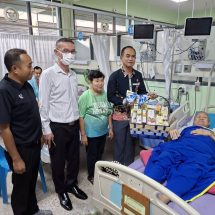 นายอำเภอเบตงเยี่ยมให้กำลังใจผู้ป่วยเข้ารับการรักษาในตึกอายุรกรรมชายโรงพยาบาลเบตง สร้างขวัญกำลังใจในยามเจ็บป่วย