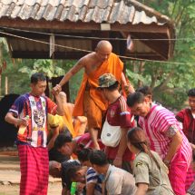 กาญจนบุรี – ประเพณีสงกรานต์กะเหรี่ยงบ้านสะเนพ่อง ปีนี้ไม่คึกคัก เนื่องจากปัญหาเรื่องราคาน้ำมัน !!