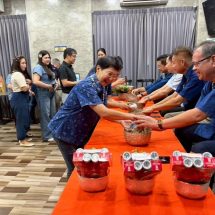 ชื่นมื่น !”รดน้ำดำหัวทนายความอาวุโส” สมกับความเป็น “บ้านของพี่น้องทนายความแพร่”