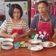 สกลนคร เทศกาลรดน้ำเชิญชิมขวัญชนกข้าวปุ้นเรณูบีบสด