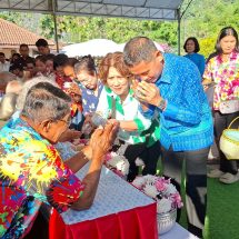ผู้ว่าเปิดพิธีทำบุญตักบาตร รดน้ำผู้สูงอายุวันสงกรานต์เทศบาลเมืองพังงา สืบสานประเพณีไทย