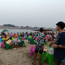 “หาดทรายทองบ้านหัวทราย” อ.ศรีเชียงใหม่ พร้อมรับ นักท่องเที่ยว หนีร้อนพึ่งเย็นลงเล่นน้ำคลสยร้อน