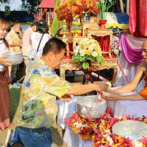 กาฬสินธุ์ ส.ส.หมูวิรัช ร่วมชาวตำบลลำปาวสรงน้ำพระ-รดน้ำขอพรผู้สูงอายุปีใหม่ไทย