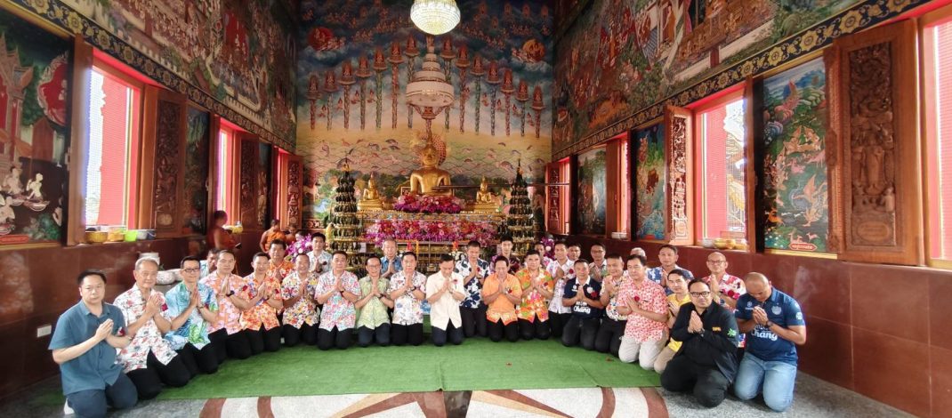 บึงกาฬ – รองนายกฯ นำคารวะสรงน้ำ “หลวงพ่อพระใหญ่” วัดโพธาราม บ้านท่าไคร้ พุทธศาสนิกชนร่วมพิธีแน่นวัด ปิดท้ายสงกรานต์บึงกาฬ