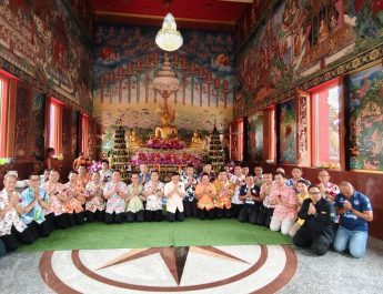 บึงกาฬ – รองนายกฯ นำคารวะสรงน้ำ “หลวงพ่อพระใหญ่” วัดโพธาราม บ้านท่าไคร้ พุทธศาสนิกชนร่วมพิธีแน่นวัด ปิดท้ายสงกรานต์บึงกาฬ