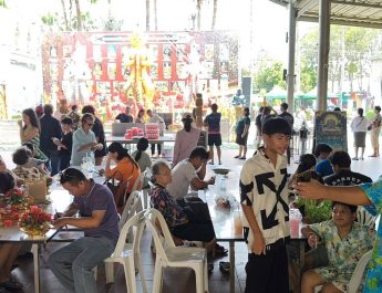 ปทุมธานี พลิกดวงสาวปล่อยเช่าโกดังรอมาปีกว่าไร้วี่แววขอพรท้าวเวสฯได้ทันที ไอ้ไข่ให้โชค 3 งวดติด