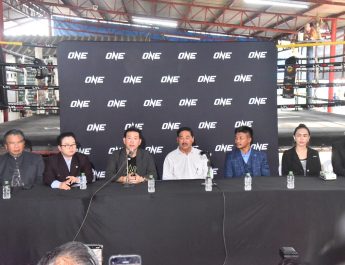 จบดราม่าลงด้วยดี หลังแถลงร่วมกัน ฝั่ง ONE และ ฝั่ง รถถัง จิตรเมืองนนท์ ต่างมีข้อเสนอที่หาทางออกร่วมกัน ยืนยันไฟต์ชกกับทาเครุมีแน่วันที่ 29 เม.ย.นี้