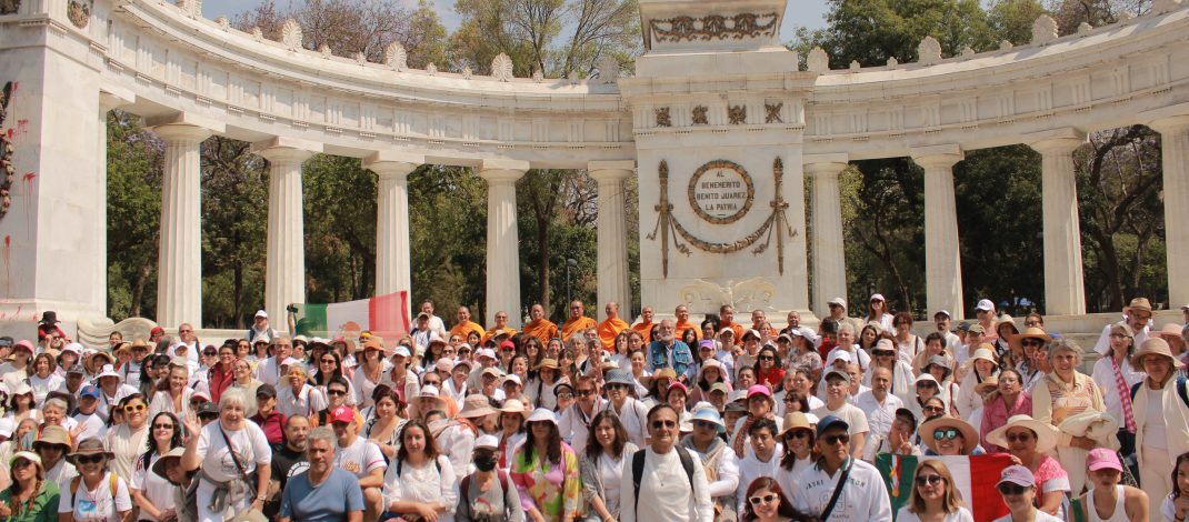 คณะพระธรรมทูตไทยจัดเดินธุดงค์เพื่อสันติภาพ ครั้งแรกในเม็กซิโก