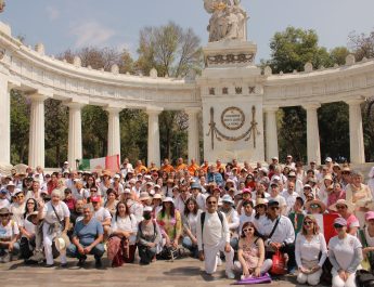 คณะพระธรรมทูตไทยจัดเดินธุดงค์เพื่อสันติภาพ ครั้งแรกในเม็กซิโก