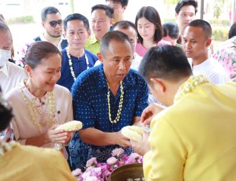 จังหวัดน่านจัดพิธีสูมาคารวะรดน้ำดำหัว ขอพรผู้ว่าฯ และรองผู้ว่าฯ สืบสานประเพณีสงกรานต์ ปี 2569