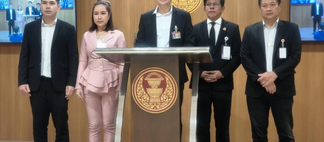 “มงคลกิตติ์” ค้านขึ้น VAT 10% จี้รัฐลดเหลือ 5% แนะกู้ 5 แสนล้านซื้อ ปตท. คืนแก้ค่าน้ำมัน