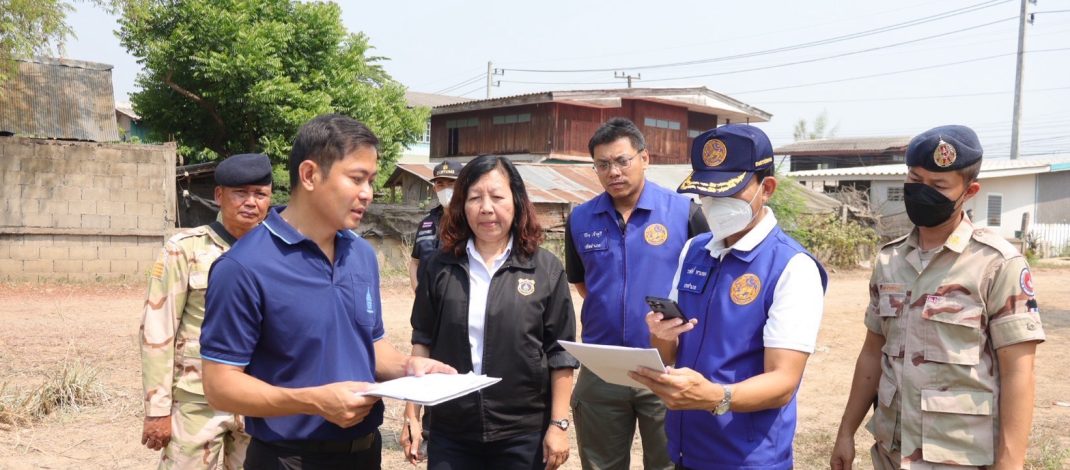 แม่ฮ่องสอนแม่สะเรียงตรวจเข้มส่งน้ำมันไปเพื่อนบ้านผ่านจุดผ่อนปรน ต้องตรวจสอบได้ทุกขั้นตอนอำเภอแม่สะเรียง ลงพื้นที่ตรวจสอบรถบรรทุกน้ำมันเตรียมส่งออก สร้างความมั่นใจให้ประชาชน เน้นย้ำมาตรการป้องกันการลักลอบขนน้ำมันผิดกฎหมาย