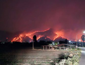 กาญจนบุรี – ไฟป่าเมืองกาญจน์ ยังวิกฤตน้ำใจหลั่งไหลช่วยเหลือ