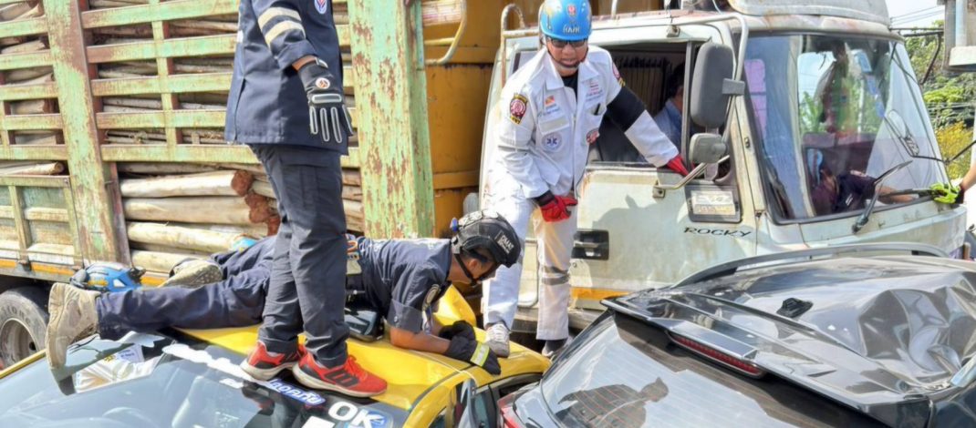 สิบล้อเบรกแตก! กวาดเรียบ 7 คันรวดบนต่างระดับสวนเลียบ ดับสยอง 1 เจ็บระนาว 6 ราย