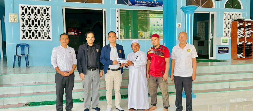 นายอำเภอเบตง ร่วมกิจกรรมทางศาสนา “เยี่ยมพระ วันพระ” พร้อมร่วมบริจาคเงินสมทบทุนในการซ่อมแซมอาคารมัสยิดอัสซุนนะฮ์ (บ้านกาแป๊ะฮูลู)