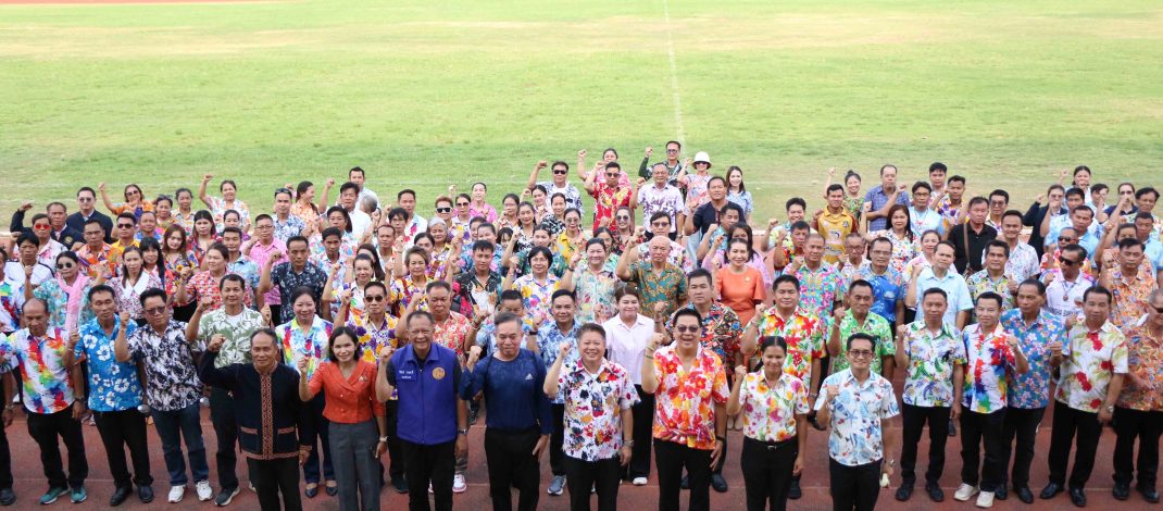 กาฬสินธุ์ สันนิบาตเทศบาลกาฬสินธุ์จัดกิจกรรมรดน้ำขอพรผู้ใหญ่-แข่งกีฬาเชื่อมความสัมพันธ์