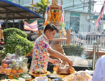 เทศบาลตำบลมวกเหล็กจัดพิธีบวงสรวงศาลพระพรหมเจ้าที่สิงศักดิ์สิทธิ์เทศบาล
