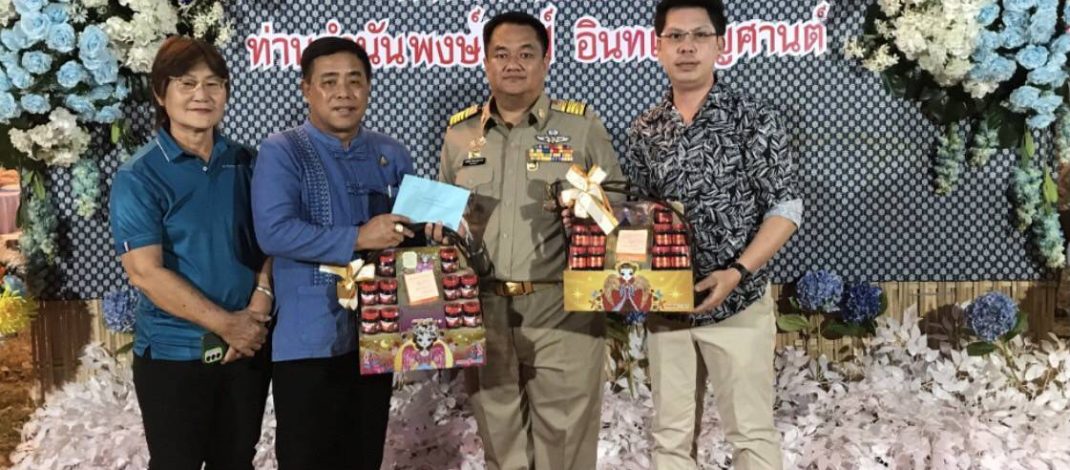 เพื่อชุนชน ! “แม่เลี้ยงติ๊ก” นำทีมแสดงความยินดีกับ “กำนันโจ” พงษ์กำนัน ต.น้ำเลา ที่เข้ารีบตำแหน่ง