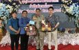 เพื่อชุนชน ! “แม่เลี้ยงติ๊ก” นำทีมแสดงความยินดีกับ “กำนันโจ” พงษ์กำนัน ต.น้ำเลา ที่เข้ารีบตำแหน่ง