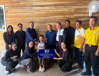 ประชาชนต้องมาก่อน ! “สส.เบน” ชนกนันท์ ศุภศิริ ลงพื้นที่มอบบ้านให้กับยายพิการ ที่ ต. เวียงทองฯ