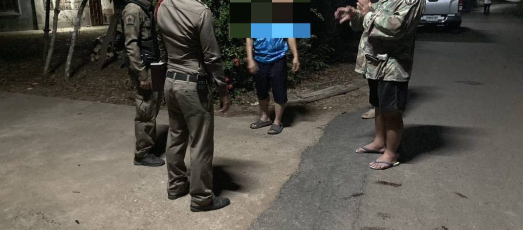 เกิดเหตุทะเลาะวิวาทระหว่างเครือญาติ วัย 43 ปีสู้หนุ่ม 26 คว้ามีดฟันหลังจากนั่งดื่มสุราร่วมกัน