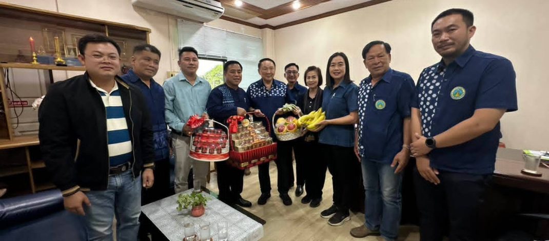 ชื่นมึน! “ทัชฐนนท์ พรรัตนต์อนันต์” ร่วมบรรดา ส.อบจ.แพร่ ขอพรรดน้ำ-ดำหัว “นายกอนุวัธ วงศ์วรรณ” อบจ.แพร่