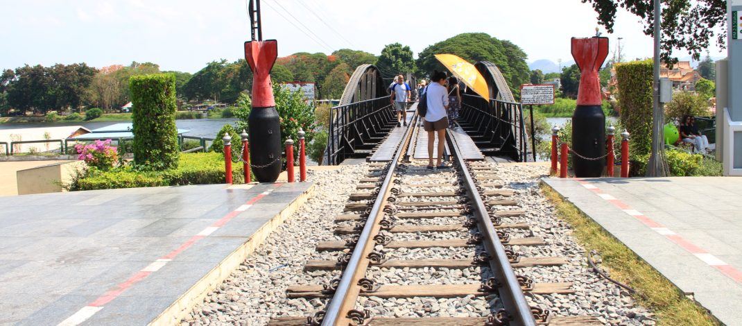 กาญจนบุรี – นายกสมาคมธุรกิจท่องเที่ยวกาญจนบุรี และอดีตประธานสภาวัฒนธรรมจังหวัดกาญจนบุรี พูดถึงสะพานข้ามแม่น้ำแคว เรื่องนี้ได้ประชุมกับหน่วยงานภาครัฐในช่วงประมาณปี 2553 แล้วเงียบหายไป จึงเสียโอกาสในการรับขึ้นทะเบียนเป็นมรดกโลก