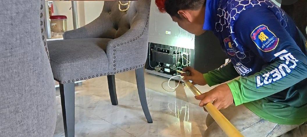 นครนายก – อากาศร้อนงูเลื้อย เข้าตู้เย็นบ้านหรูเชื่อมาให้โชค