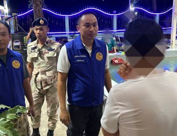 ปกครองกรุงเก่าเข้ม บุกจับร้านบ่อตกกุ้ง เปิดเล่นพนันคู่คี่โจ๋งครึ่ม