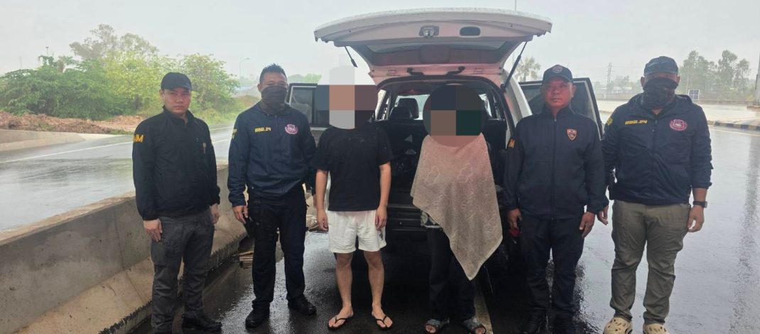 ตม.หนองคาย รวบหนุ่มจีน ลักลอบเข้าเมืองผิดกฎหมาย ระหว่างรอรถมารับ