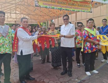 ปทุมธานี ทต.บางหลวง จัดสืบสานประเพณีสงกรานต์ แห่หงส์ธงตะขาบ รดน้ำผู้สูงอายุ (คุณยายวัย89ยิ้มเก่ง รำเก่ง)