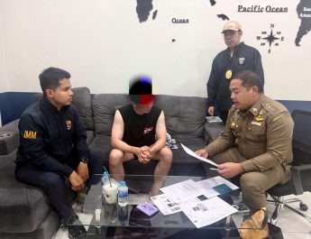 ตม.รวบหนุ่มอิเหนา ตัวการใหญ่ไฮบริดสแกมเมอร์ข้ามทวีป คารีสอร์ทหรูภูเก็ต