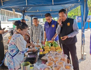 พังงา/ อำเภอเมืองพังงาเปิดกิจกรรมการจำหน่ายสินค้า “ไทยช่วยไทย” ลดภาระ ลดค่าครองชีพ