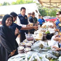 อำเภอรัตนวาปี :จัดกิจกรรม”ไทยช่วยไทย”จำหน่ายสินค้า ลดภาระค่าครองชีพของประชาชน