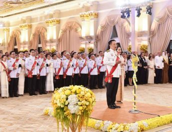 ผู้ว่าฯ กาฬสินธุ์ พร้อมด้วยนายกเหล่ากาชาดจังหวัดกาฬสินธุ์ ร่วมงานสโมสรสันนิบาตเฉลิมพระเกียรติพระบาทสมเด็จพระเจ้าอยู่หัว เนื่องในโอกาสวันฉัตรมงคล 4 พฤษภาคม 2569 ด้วยความจงรักภักดีและสำนึกในพระมหากรุณาธิคุณอันหาที่สุดมิได้
