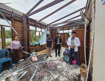 น่าน พายุถล่มเวียงสา บ้านพังยับกว่า 150 หลังคาเรือน ลมแรงซัดศาลาโรงเรียนปลิวไกล 50 เมตร เร่งสำรวจ-ช่วยเหลือด่วน