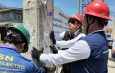 ปทุมธานี นายกอบต.คลองสามร่วมกับการไฟฟ้าตัดรื้อถอยเสาไฟฟ้าต้นสุดท้ายออกจากถนนคลองสามนำระบบสายไฟฟ้าเคเบิลใต้ดินพร้อมปรับปรุงภูมิทัศน์ให้เป็นถนนที่สวยงาม