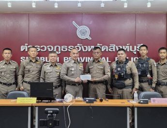 สิงห์บุรี / ฮีโร่กลางดึก! ตำรวจสายตรวจสิงห์บุรีบุกฝ่าเพลิง ช่วยชาวบ้านทันควัน รับรางวัลเชิดชูความดี