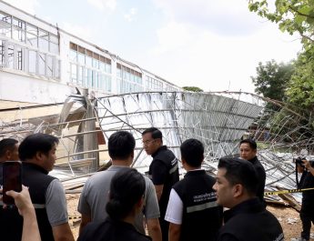 รมช.ศธ.ติดตามความเสียหายโรงเรียนบ้านนาค้อ หลังพายุฤดูร้อนถล่ม