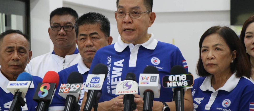“ราเชน” หนุนรัฐบาลกู้เงิน 4 แสนล้าน กระตุ้นเศรษฐกิจ ชี้ทุกยุครัฐบาลต้องกู้ตามสถานการณ์ พร้อมจี้ทบทวนฟรีวีซ่า หลังพบหนุ่มจีนพกปืนขับรถคว่ำ ซุกคลังแสง-ซีโฟร์-เสื้อคล้ายระเบิดพลีชีพ คาดเตรียมก่อเหตุ